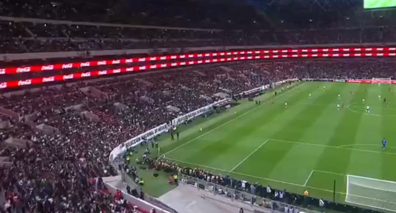 Νεκρός οπαδός που έπεσε από διάζωμα του γηπέδου στο φιλικό του Μεξικού με την Πορτογαλία / Screenhot