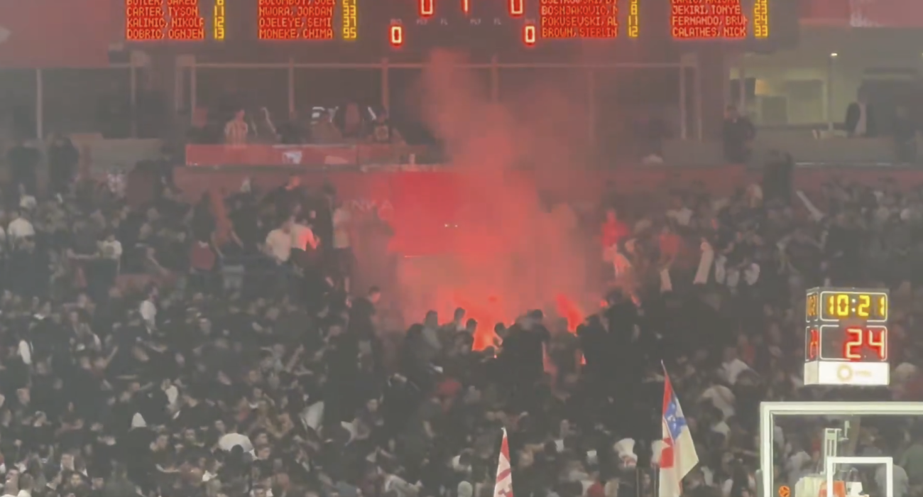 Εικόνα από τα επεισόδια πριν το ντέρμπι Ερυθρός Αστέρας - Παρτίζαν / PrintScreen