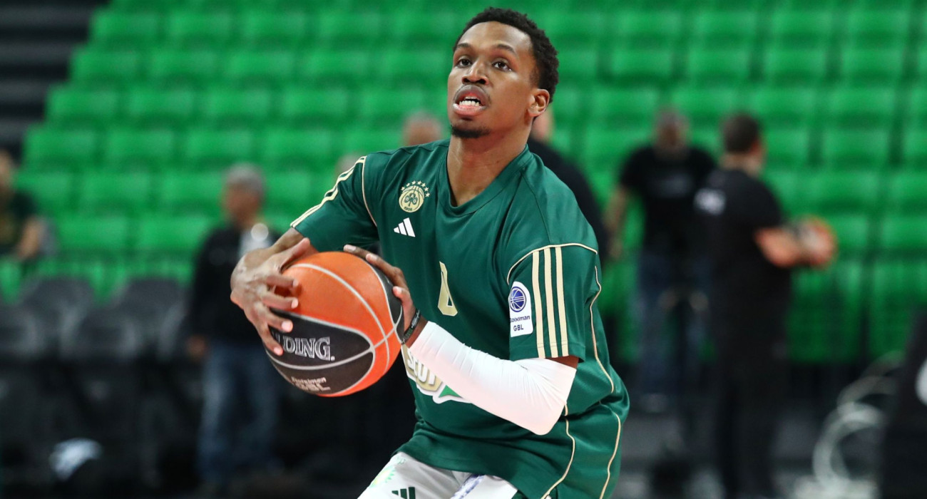 Ο Τι Τζέι Σορτς «ζεσταίνεται» για το ντέρμπι με τον Ολυμπιακό / Πηγή: Eurokinissi