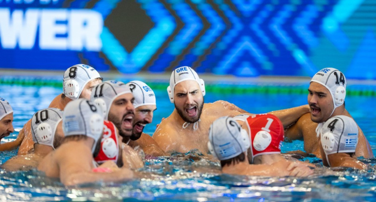 Η Εθνική πόλο ανδρών στο σύνθημα πριν ξεκινήσει ο αγώνας με την Ουγγαρία / Πηγή: Αναστασία Καρεκλά-Μαριλία Βασιλακοπούλου / ΚΟΕ