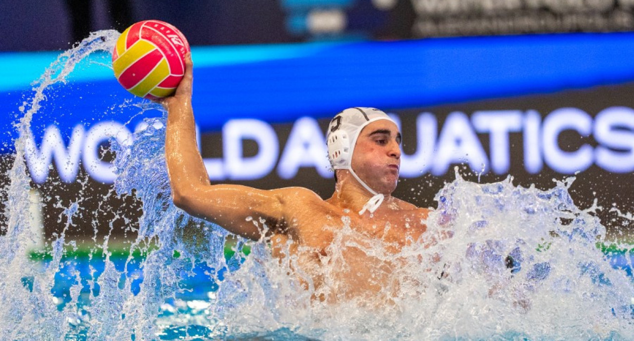 Ο Στέλιος Αργυρόπουλος σε σουτ με το σκουφάκι της Εθνικής / Πηγή: Αναστασία Καρεκλά-Μαριλία Βασιλακοπούλου / ΚΟΕ