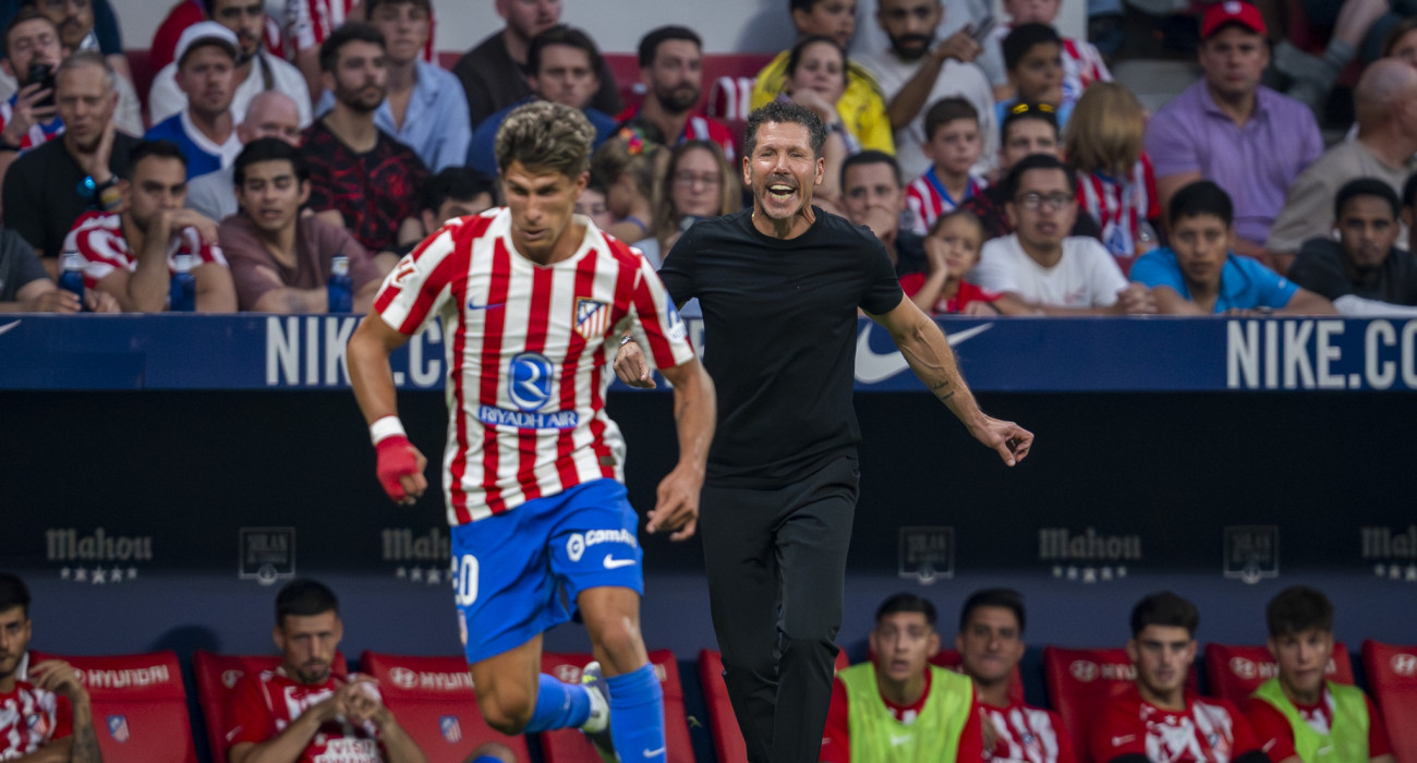 Ο Τζουλιάνο Σιμεόνε και ο Ντιέγκο Σιμεόνε σε παιχνίδι της Ατλέτικο Μαδρίτης/Πηγή: Getty Images