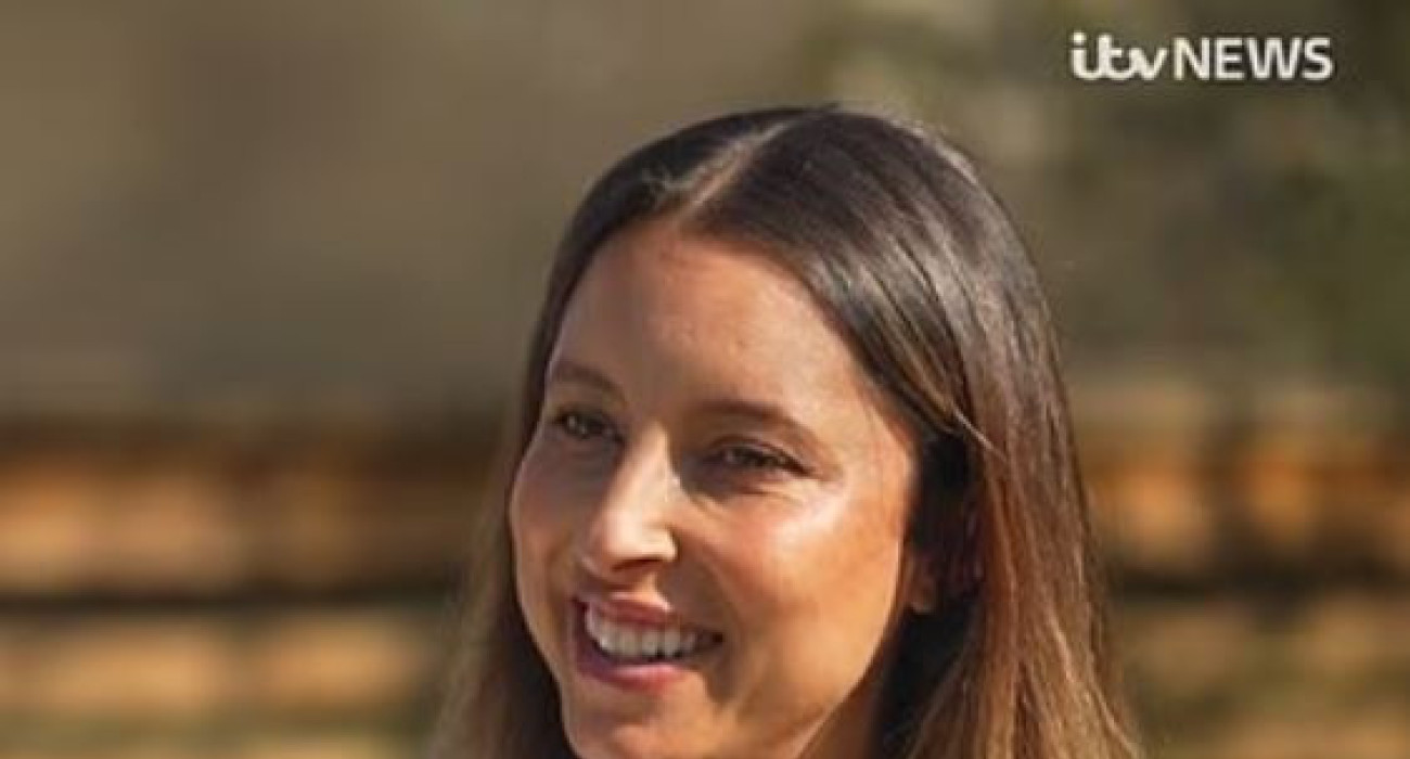 Η σύζυγος του ποδοσφαιριστή Τζο Τόμπσον ανακοίνωσε την εγκυμοσύνη της/Screenshot