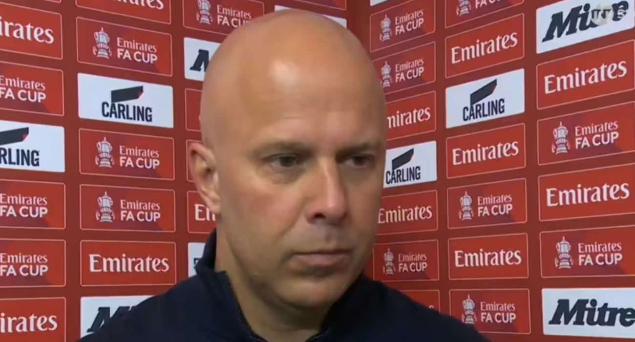 Ο Άρνε Σλοτ μετά την ήττα της Λίβερπουλ από την Μάντσεστερ Σίτι