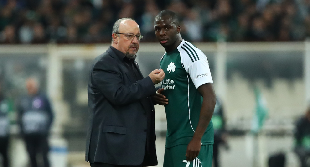 Ο Ράφα Μπενίτεθ θέλει να «απεγκλωβίσει» αγωνιστικά τον Ανδρέα Τεττέη στο κυριακάτικο παιχνίδι με τον ΠΑΟΚ στην Τούμπα - ΠΗΓΗ: ΙΝΤΙΜΕ