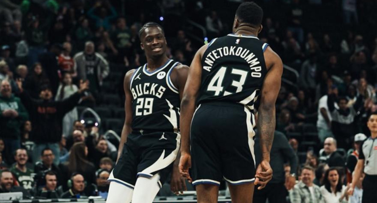 Άλεξ και Θανάσης Αντετοκούνμπο - Πηγή: Milwaukee Bucks