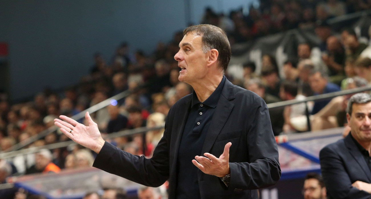 Δεν είπε τίποτα για το ματς ο Μπαρτζώκας: «Εδώ ακούγαμε έναν... οχετό συνέχεια»