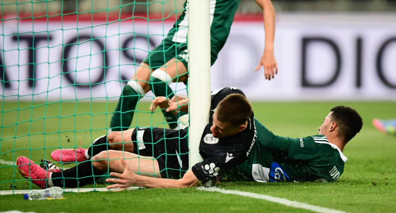 Νοκ άουτ ο Κωνσταντέλιας απο το χτύπημα στο δοκάρι της εστίας του ΟΑΚΑ!