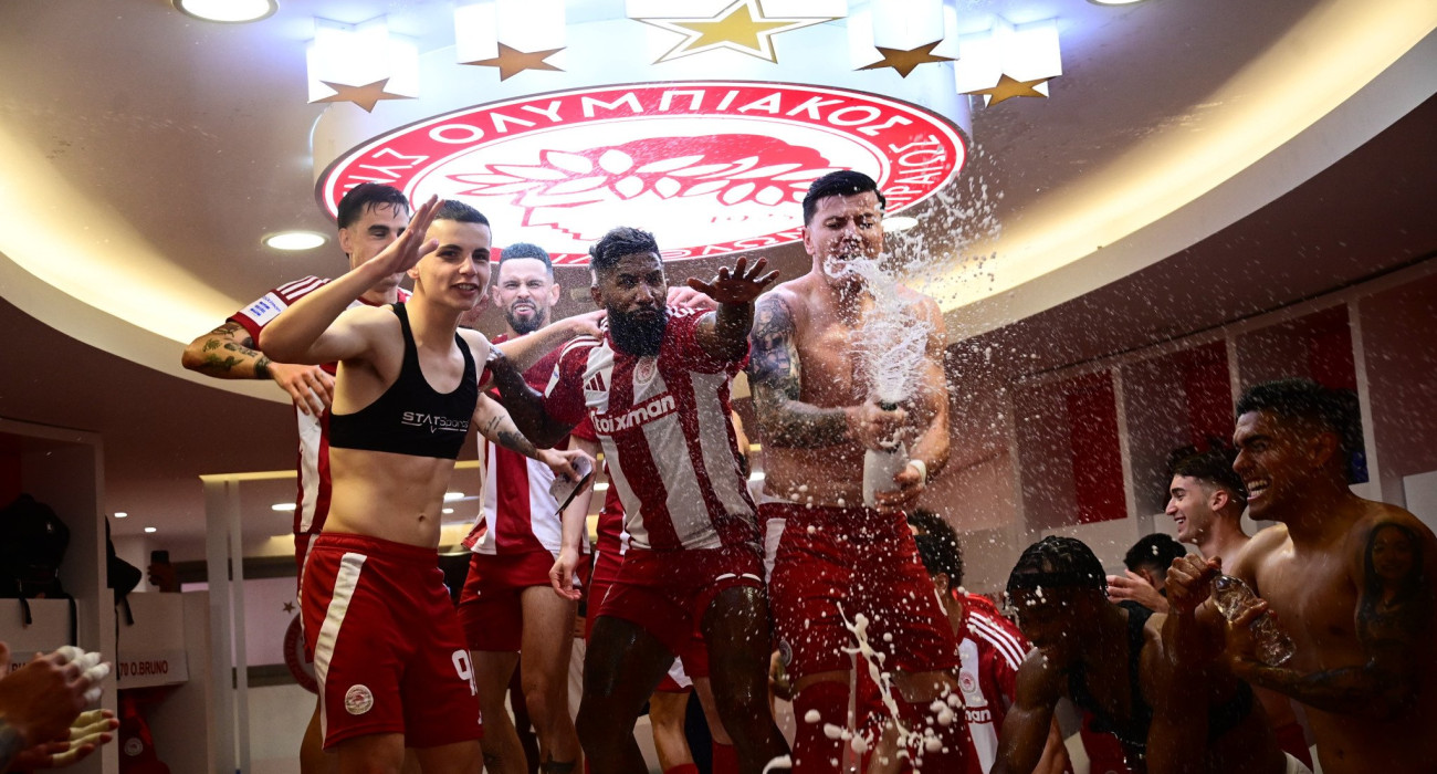 Το «πάρτι» για τη κατάκτηση του πρωταθλήματος στα αποδυτήρια του Ολυμπιακού!