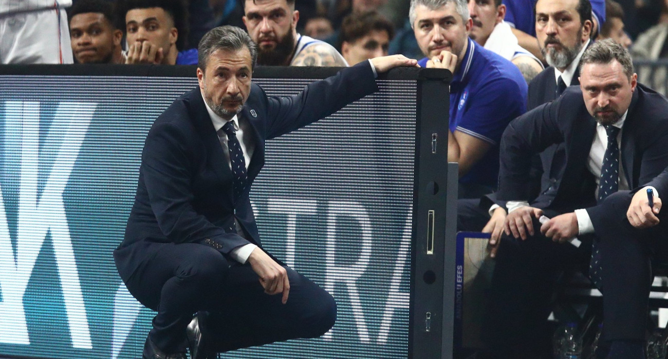 Κίνηση... τακτικής: Ο Μπάνκι το ξανάκανε και πριν από αγώνα κόντρα στον Ολυμπιακό