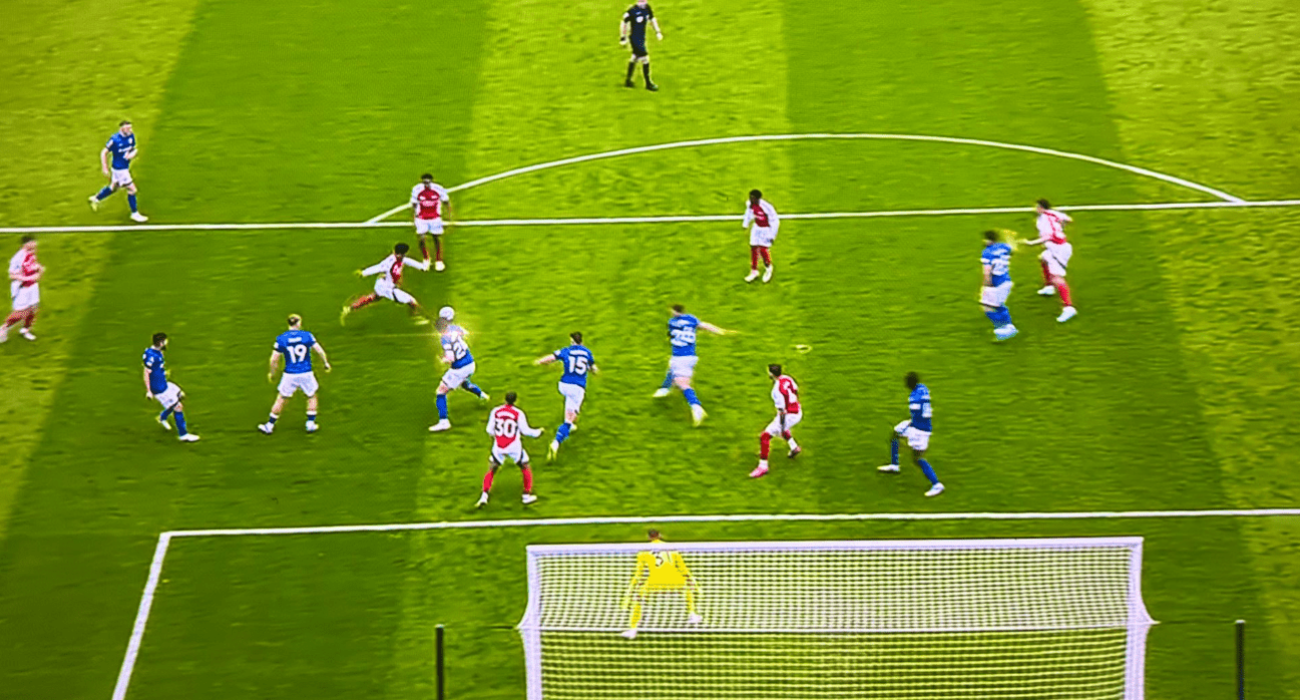 Η Άρσεναλ κέρδισε την Ίπσουιτς και αναβάλλει τη στέψη της Λίβερπουλ