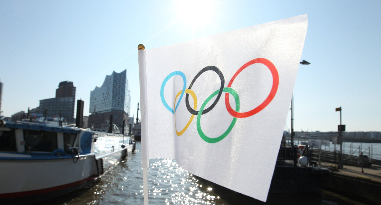 Η Ολυμπιακή σημαία στο κέντρο του Αμβούργου / Πηγή: Imago