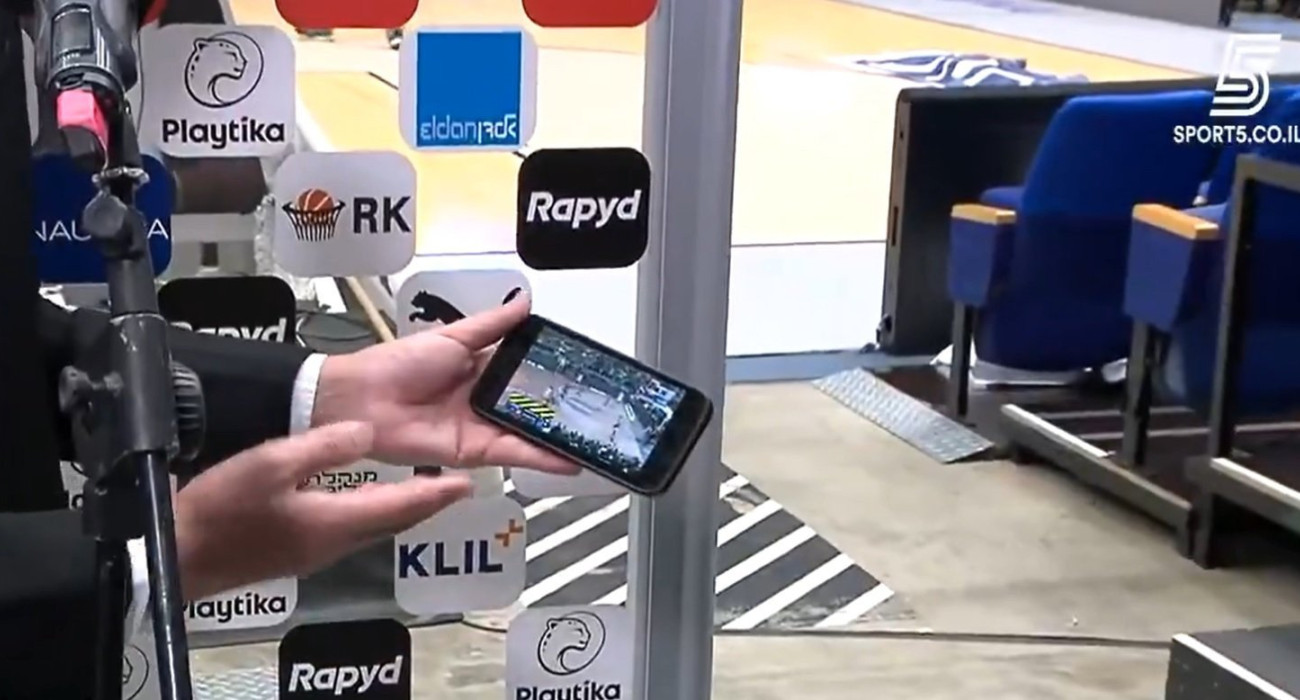 Έπος: Ο Κάτας έβλεπε το Παναθηναϊκός - Εφές την ώρα της συνέντευξης Τύπου!