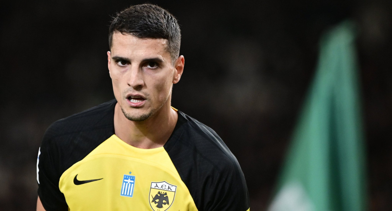 Ο Έρικ Λαμέλα με τη φανέλα της ΑΕΚ / Πηγή: Eurokinissi