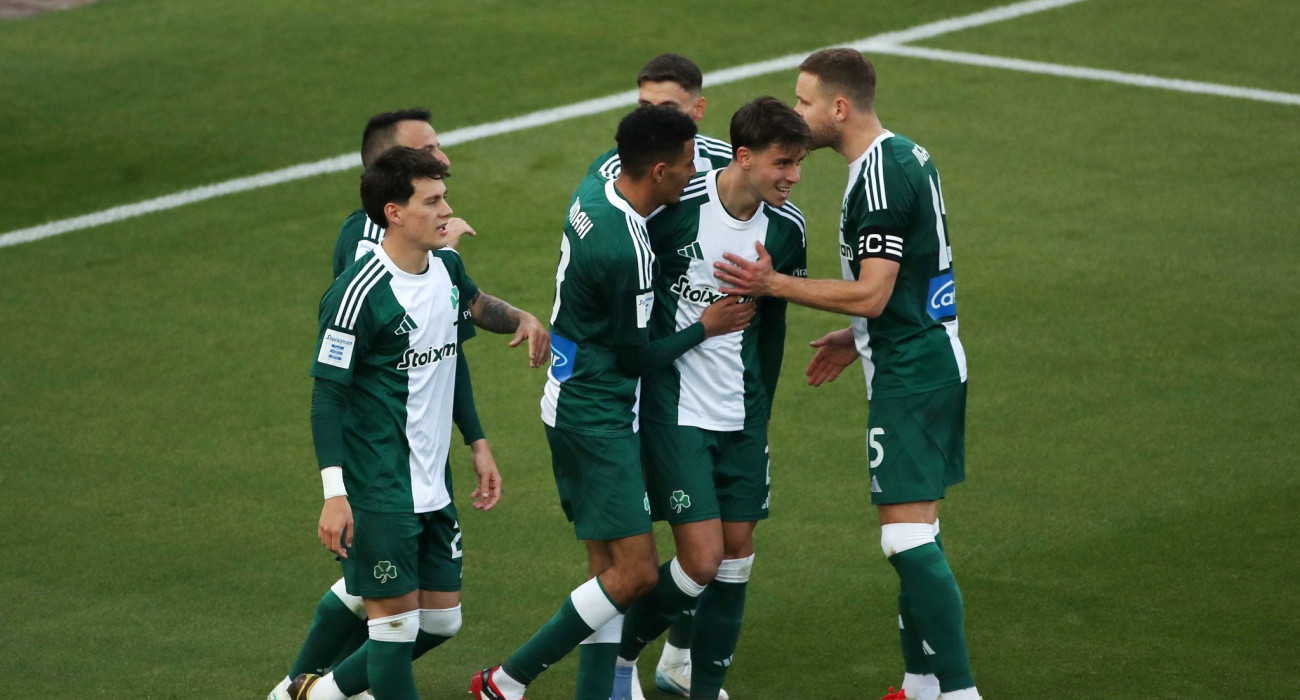 Οι παίκτες του Παναθηναϊκού πανηγυρίζουν την  προ δύο εβδομάδων νίκη τους επί του ΠΑΟΚ στο ΟΑΚΑ - ΠΗΓΗ: ΙΝΤΙΜΕ