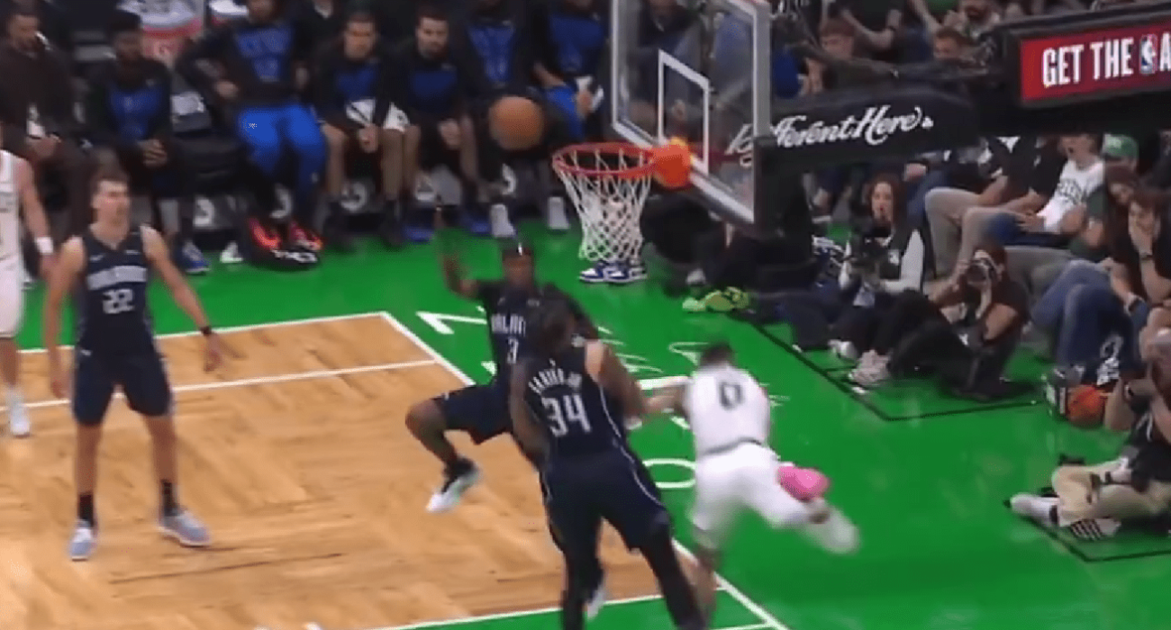 Η πτώση του Τέιτουμ που πάγωσε το «TD Garden» (video)