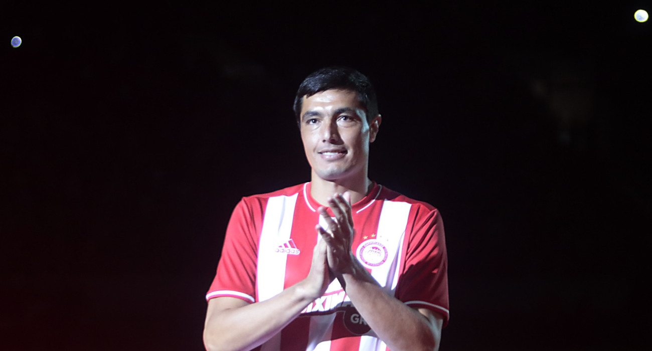 Ο Όσκαρ Καρντόζο με την φανέλα του Ολυμπιακού / Πηγή: Eurokinissi