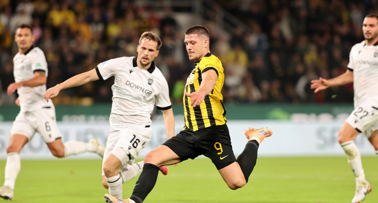 Ο Λούκα Γιόβιτς στο ΑΕΚ-ΠΑΟΚ του πρώτου γύρου στη Stoiximan Super League / Πηγή: Intime