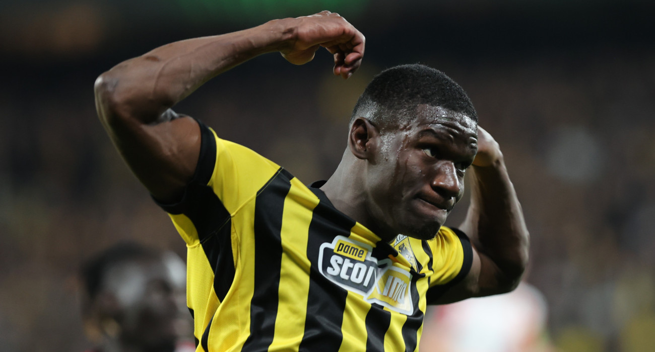 Ο Ζίνι πανηγυρίζει το 3-0 της ΑΕΚ / Πηγή: Intime