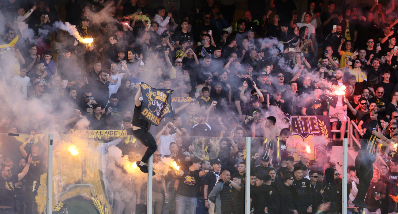 Κόσμος της ΑΕΚ στην προπόνηση στη Νέα Φιλαδέλφεια / Πηγή: Intime