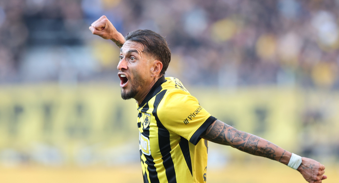 Ο Ρομπέρτο Περέιρα πανηγυρίζει το 1-0 της ΑΕΚ / Πηγή: Intime