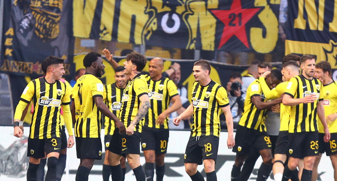 Οι πανηγυρισμοί των παικτών της ΑΕΚ στο 3-0 επί του ΠΑΟΚ / Πηγή: Intime