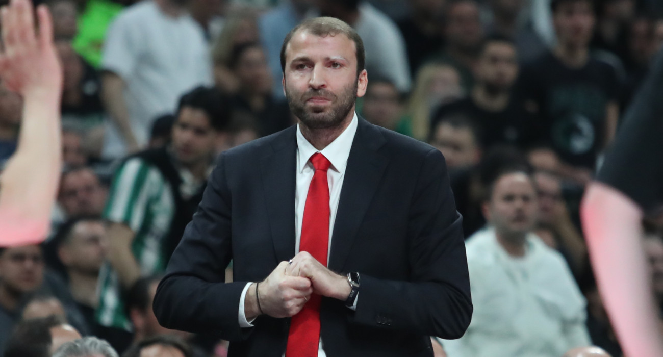 Ο προπονητής της Μονακό, Μάνουτσαρ Μαρκοϊσβίλι στο παιχνίδι με τον Παναθηναϊκό / πηγή: intime