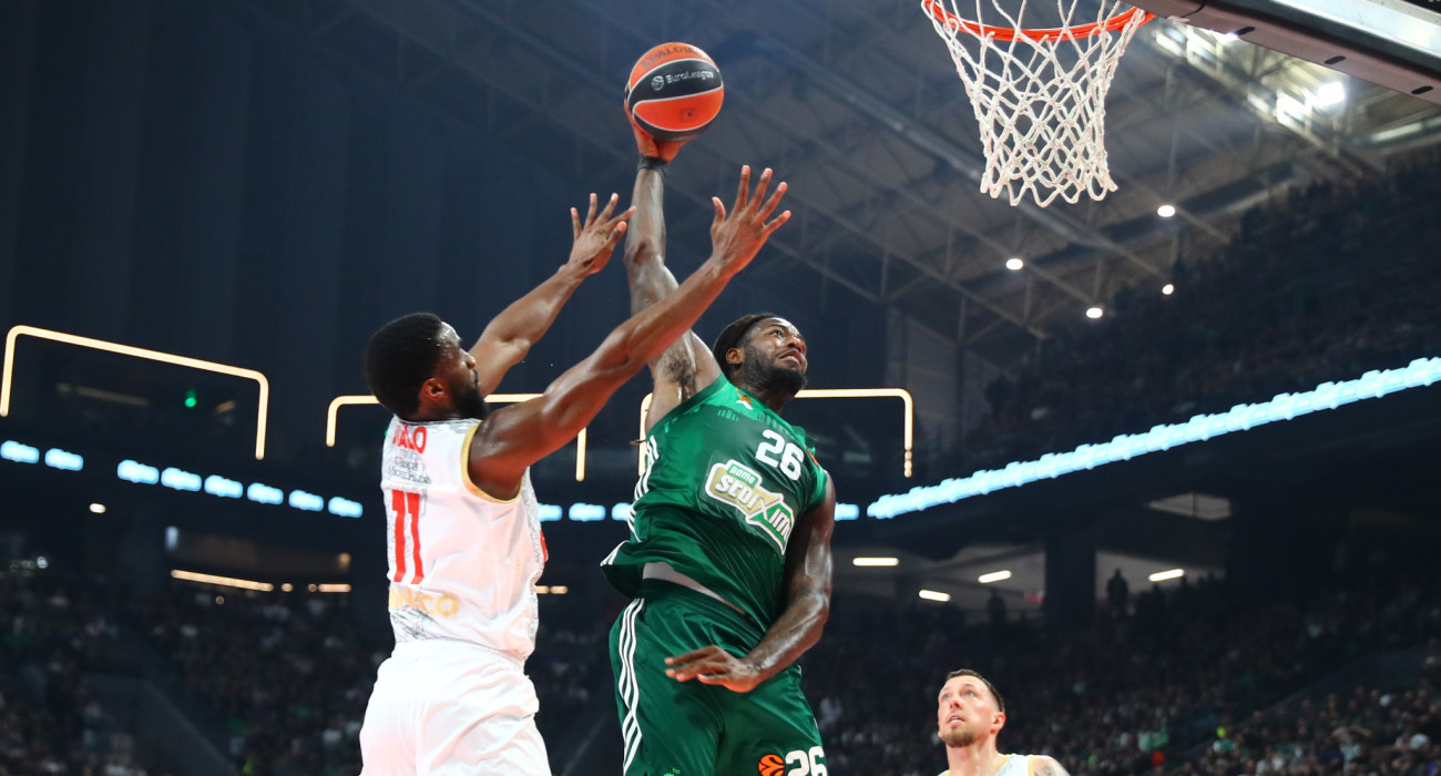 Το απίθανο κάρφωμα του Λεσόρ στο πρόσωπο των αμυνόμενων της Μονακό / ΙΝΤΙΜΕ