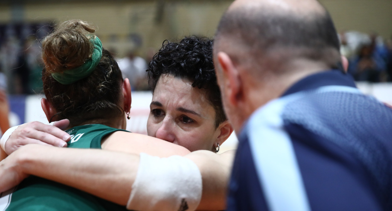 Συγκινημένη η Πέννυ Ρόγκα μετά την κατάκτηση του τίτλου από τον Παναθηναϊκό, Πηγή: Intime