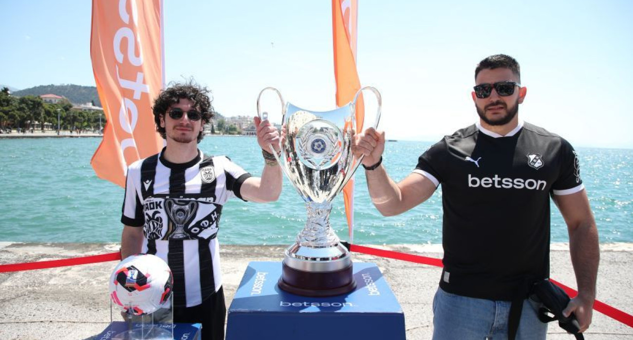 Φίλος του ΟΦΗ και φίλος του ΠΑΟΚ με το τρόπαιο του Κυπέλλου Ελλάδας / Πηγή: Intime