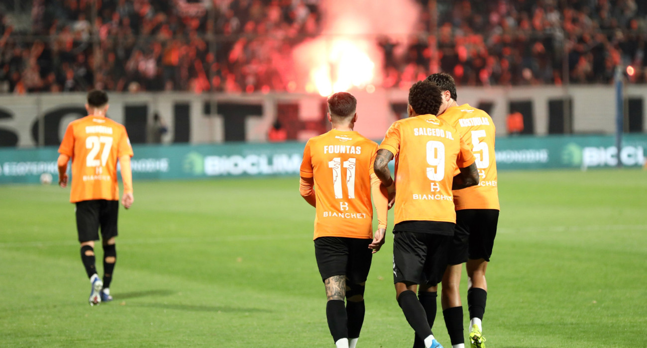 Οι παίκτες του ΟΦΗ πανηγυρίζουν την ισοφάριση/INTIME