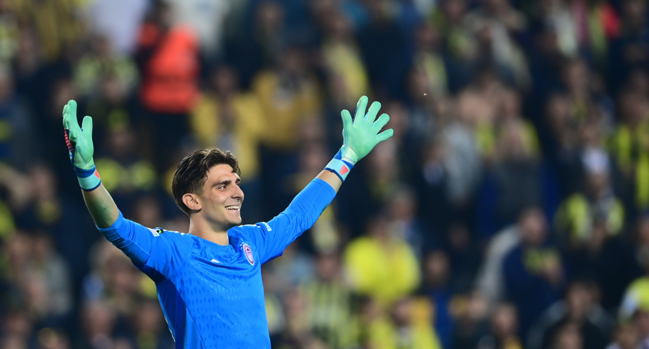 Ο Κωνσταντής Τζολάκης πανηγυρίζει τη μεγάλη πρόκριση του Ολυμπιακού επί της Φενέρ / Πηγή: Eurokinissi