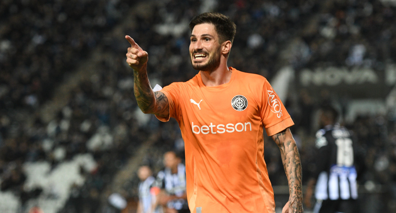 Ο Ταξιάρχης Φούντας πανηγυρίζει το γκολ του κόντρα στον ΠΑΟΚ/Eurokinissi