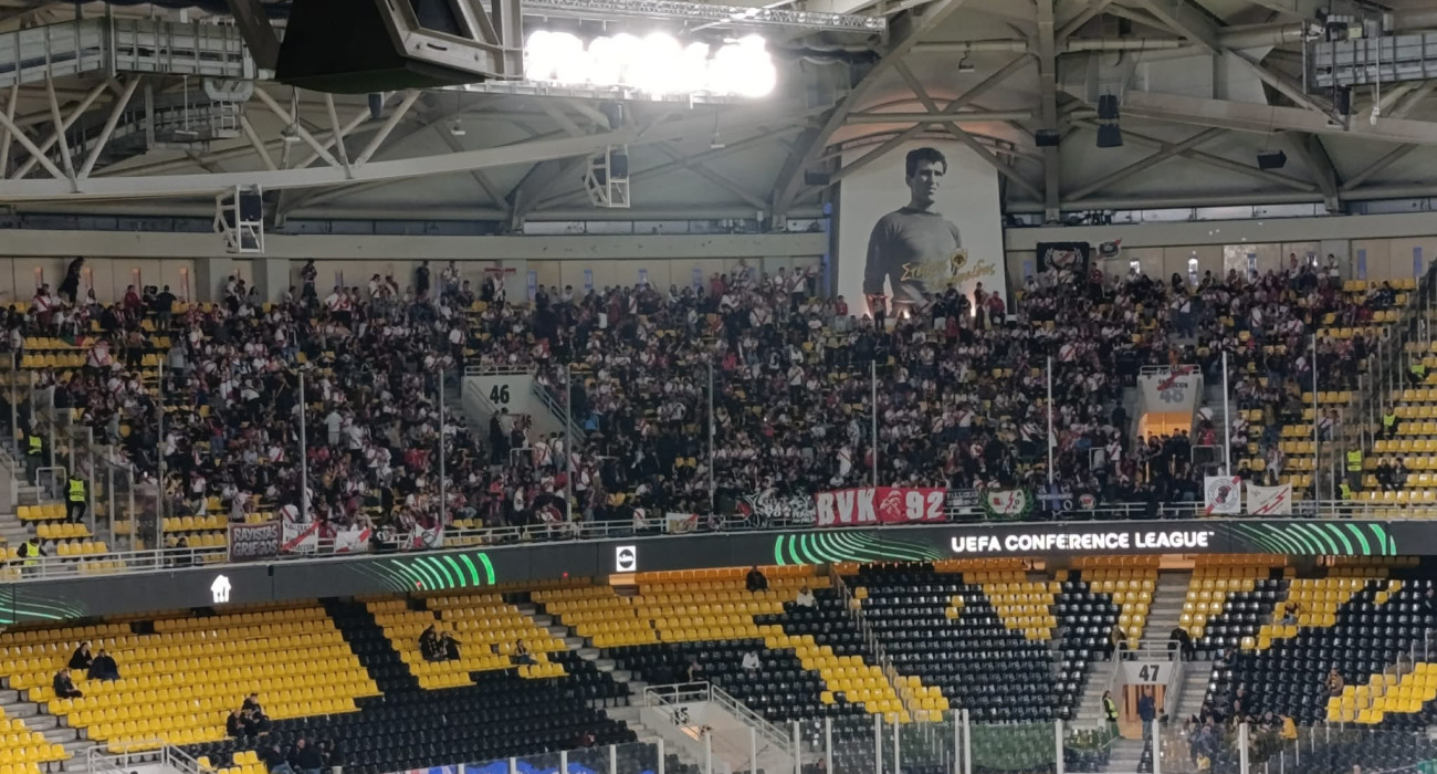 Οι οπαδοί της Ράγιο Βαγιεκάνο στη Νέα Φιλαδέλφεια