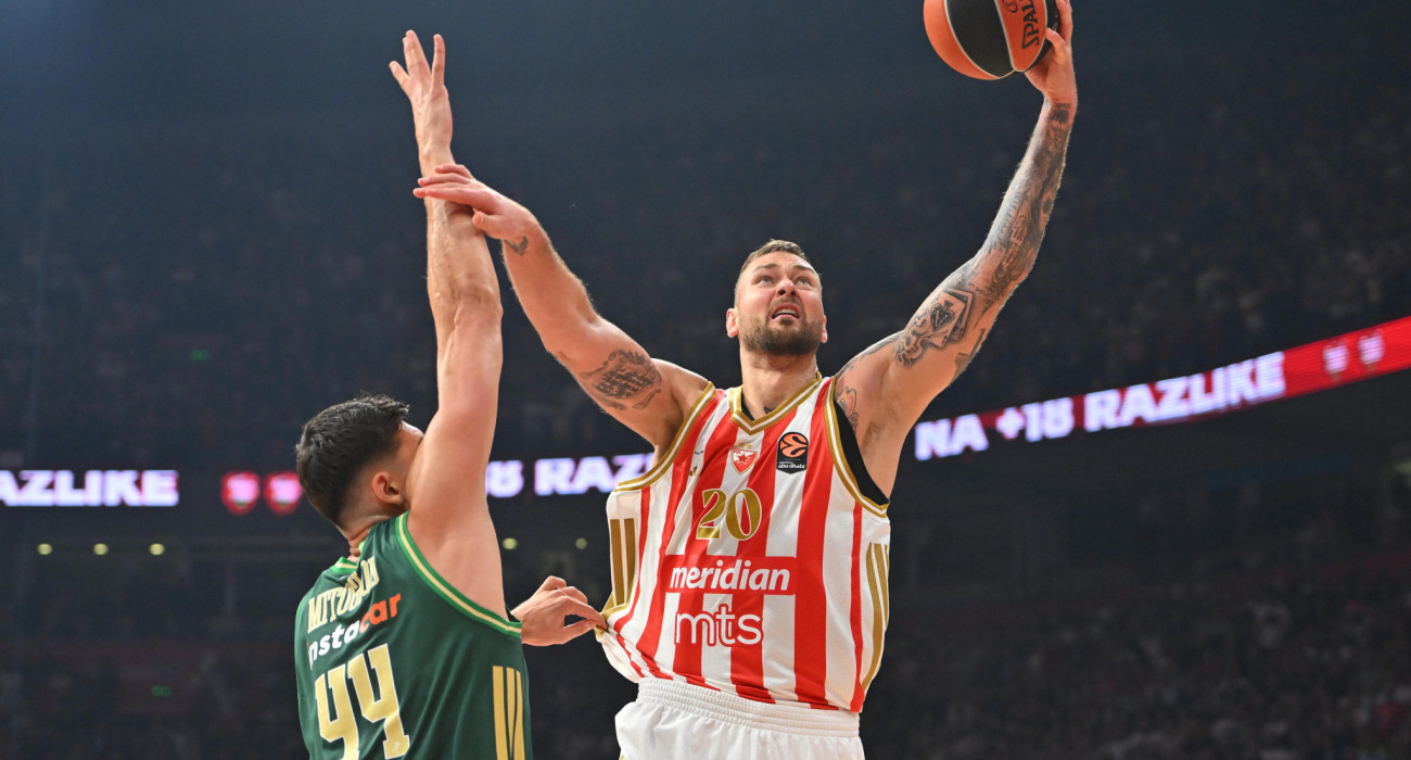 Ο Ντονάτας Μοτιεγιούνας με την φανέλα του Ερυθρού Αστέρα / Πηγή: Eurokinissi