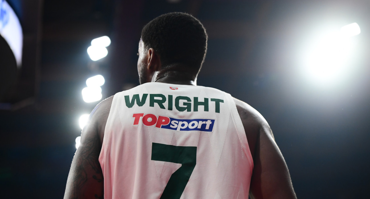 Ο Μόουζες Ράιτ με τη φανέλα της Ζαλγκίρις / πηγή: eurokinissi