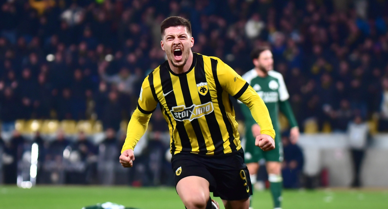 Ο Λούκα Γιόβιτς πανηγυρίζει το γκολ που είχε πετύχει κόντρα στον Παναθηναϊκό / Πηγή: Eurokinissi