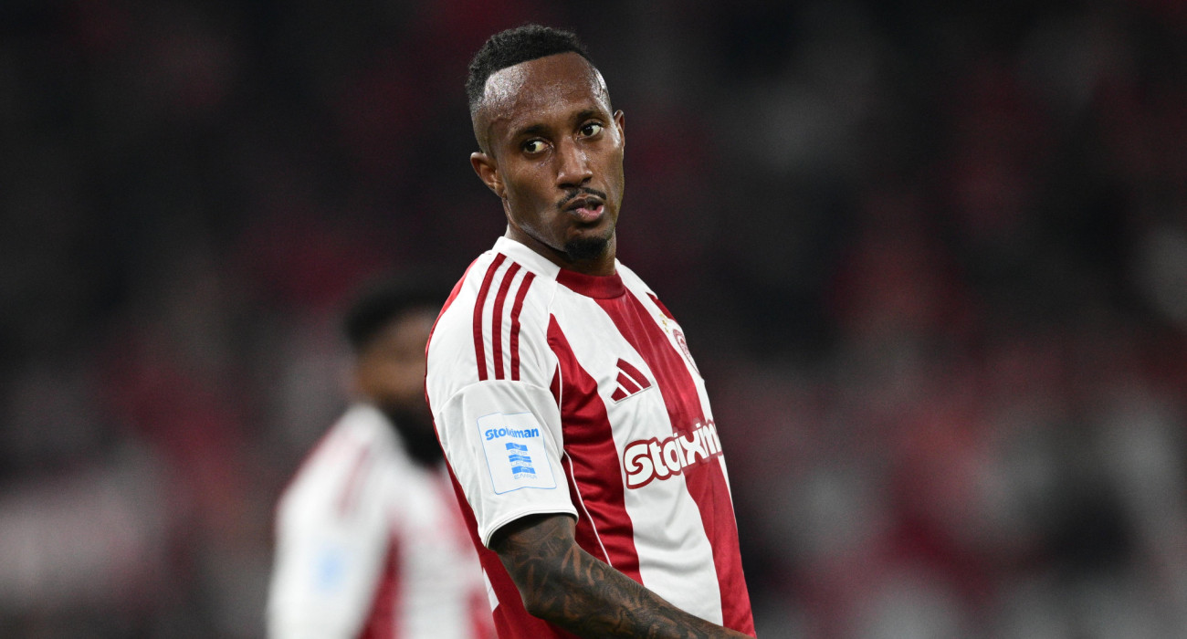 Ο Γκέλσον Μάρτινς εμφανώς προβληματισμένος κόντρα στην ΑΕΚ/Εurokinissi