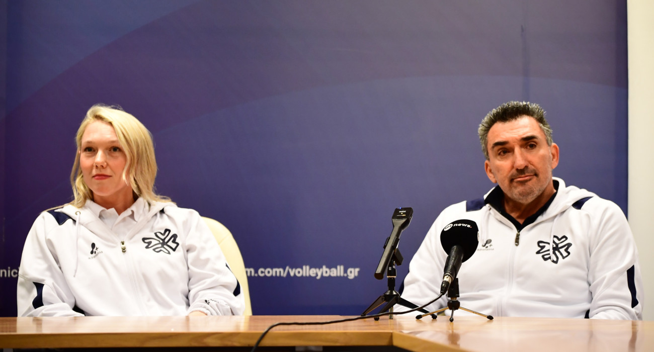 Ο προπονητής του ΖΑΟΝ, Μπάμπης Μυτσκίδης και η αρχηγός Κατερίνα Γιώτα / Πηγή: Eurokinissi