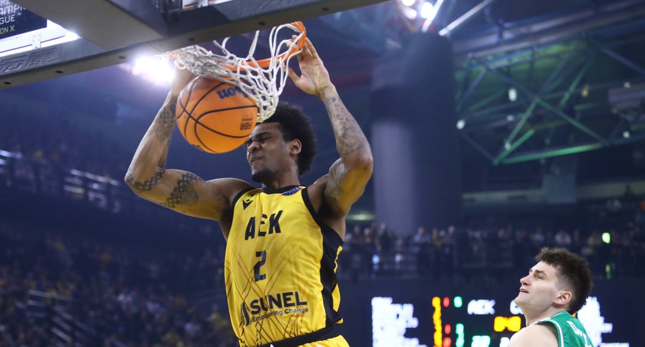 O Γκρεγκ Μπράουν με τη φανέλα της ΑΕΚ / Πηγή: Eurokinissi