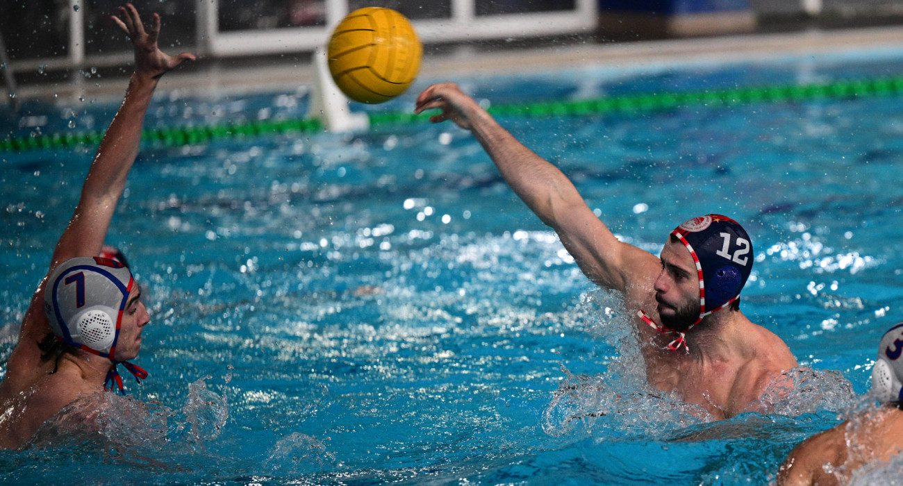 Φάση με τον Αλέξανδρο Παπαναστασίου να σουτάρει στον αγώνα του Ολυμπιακού με τον Πανιώνιο / Πηγή: Eurokinissi