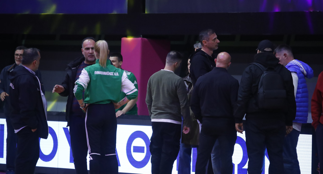 Η στιγμή της αποχώρησης του Παναθηναϊκού στο ημίχρονο του πρώτου τελικού με τον Αθηναϊκό (video)