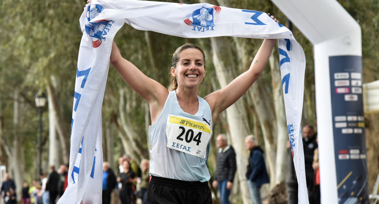Η Χριστίνα Παπαδοπούλου στον τερματισμό του ημιμαραθωνίου βάδην / Πηγή: Eurokinissi