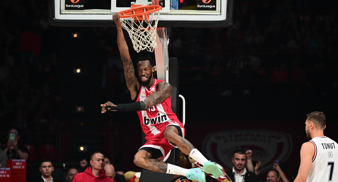 Ο Ντόντα Χολ πρόσφερε θέαμα απέναντι στην Αρμάνι Μιλάνο - Πηγή: Eurokinissi