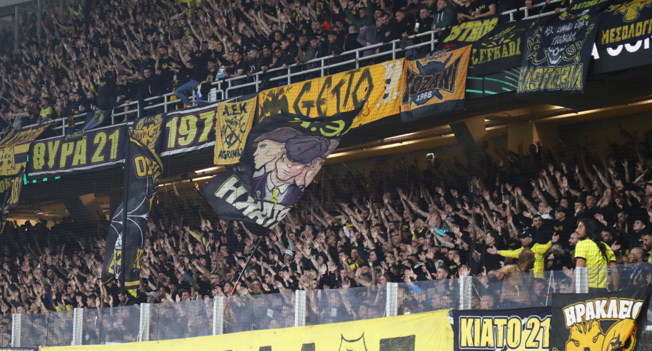 Ο κόσμος της ΑΕΚ στην «Allwyn Arena» στο ματς με τη Ράγιο Βαγιεκάνο / Πηγή: Eurokinissi