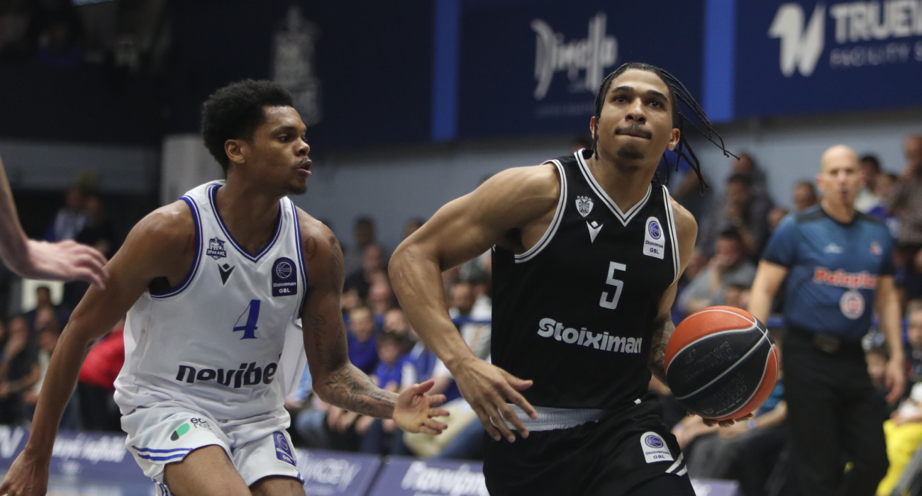 Ο Μπριν Ταϊρί και ο Ρονάλντο Σέγκου στην μεταξύ τους αναμέτρηση / πηγή: eurokinissi