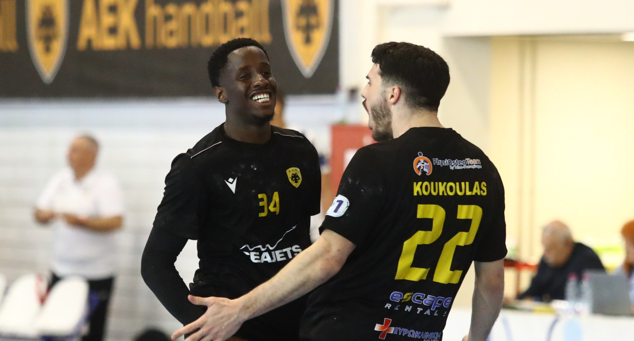 Τουρέ και Κουκουλάς πανηγυρίζουν στο ΑΕΚ-ΠΑΟΚ για τη Handball Premier / Πηγή: Eurokinissi