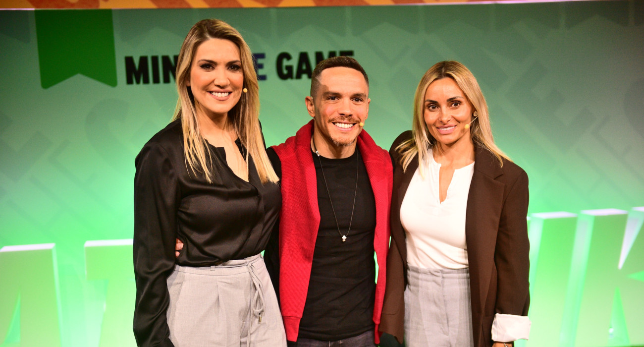 Η Έλενα Παπαβασιλείου με τον Λευτέρη Πετρούνια και τη Βασιλική Μιλλούση / Πηγή: Eurokinissi