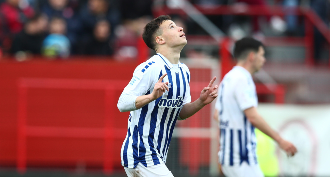 Ο Σταύρος Πνευμονίδης πανηγυρίζει το γκολ του απέναντι στον Πανσερραϊκό/Eurokinissi