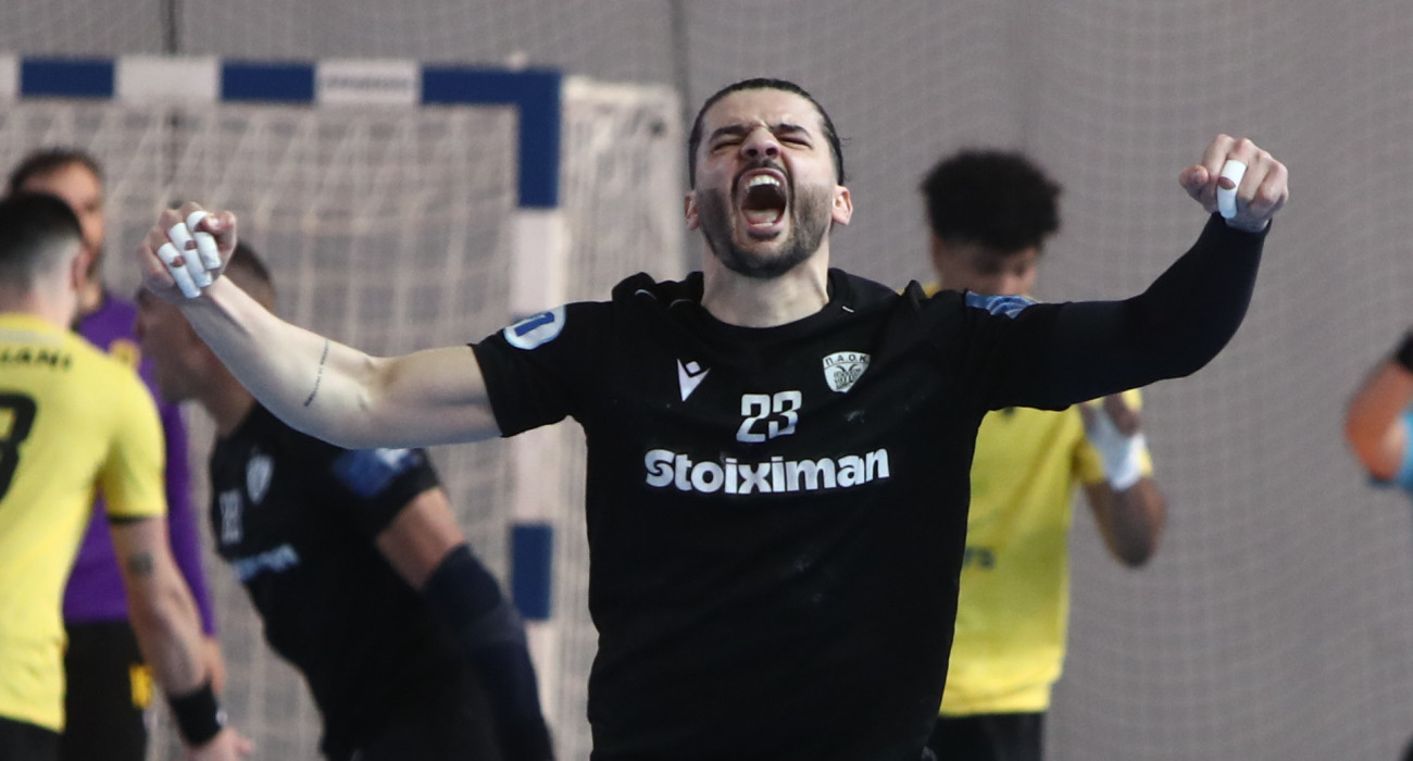 Ο Μπάμπης Δομπρής πανηγυρίζει στο ΠΑΟΚ-ΑΕΚ / Πηγή: Eurokinissi